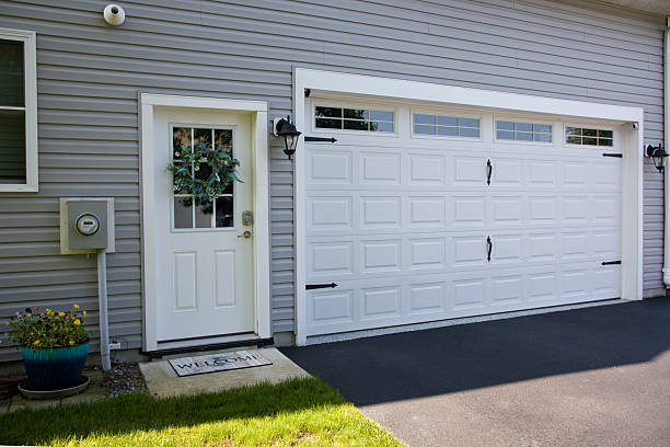 24/7 Emergency Garage Door Panel Replacement experts in Yalaha, FL